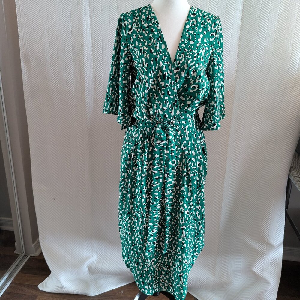 White Closet Green Abstract Animal Print Midi Dress Size Medium Pockets Office